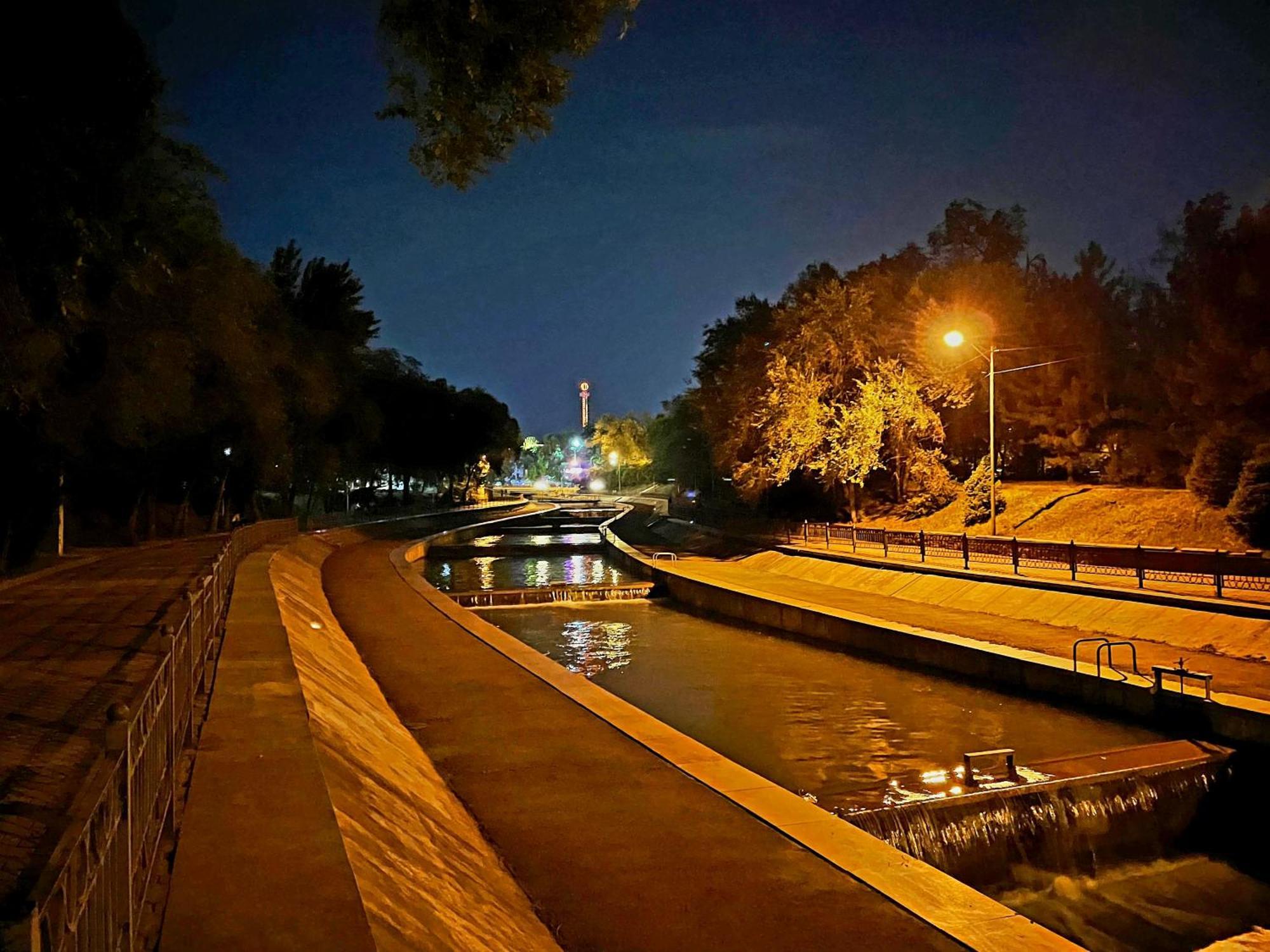 Квартира На Набережной Almaty Bagian luar foto
